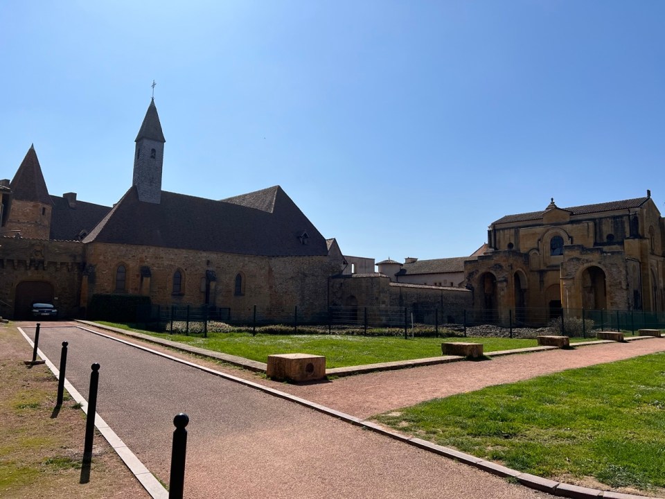 Abbaye bénédictine de Charlieu