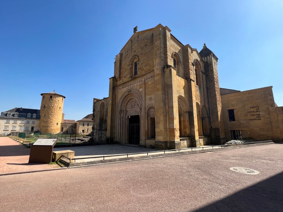 Abbaye bénédictine de Charlieu