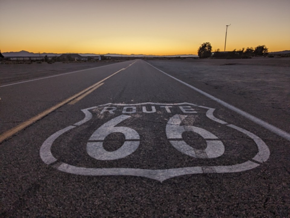 coucher de soleil sur la route 66