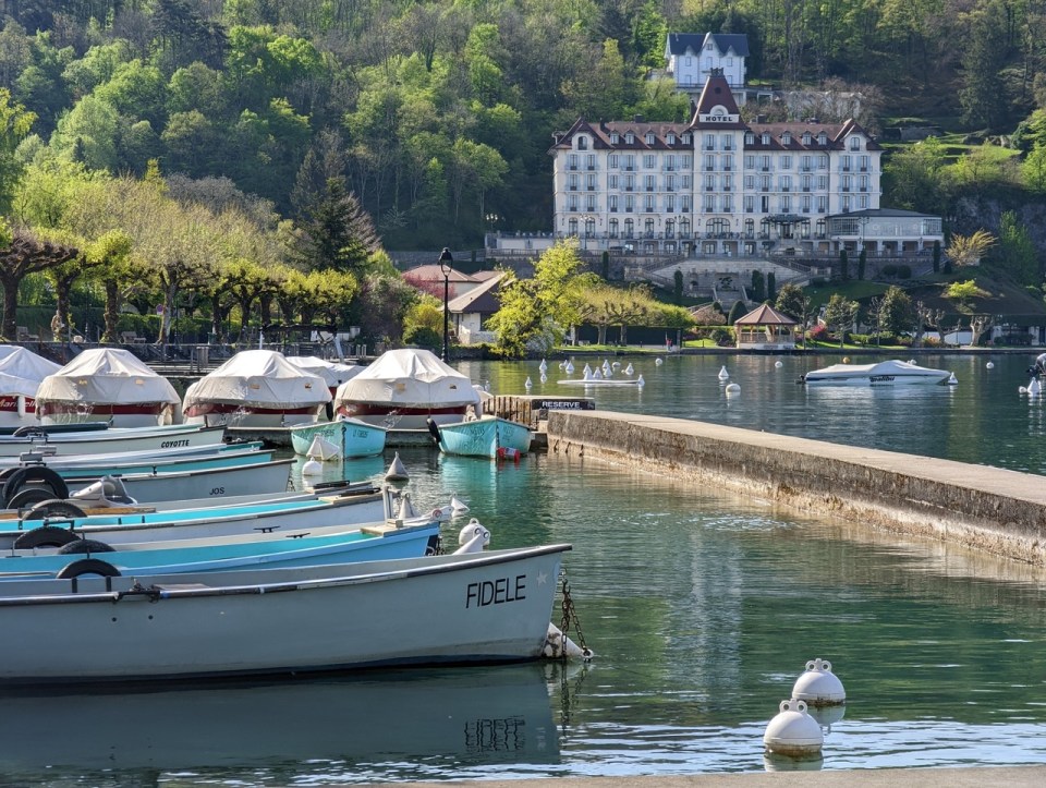 château de Menthon-Saint-Bernard autour du lac d'Annecy
