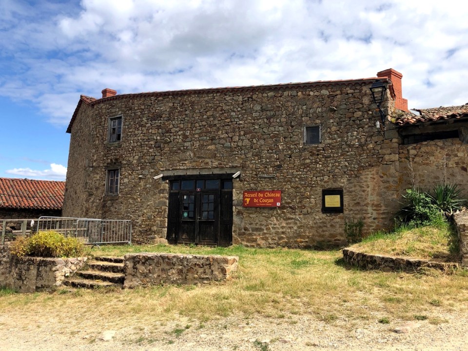châteaux dans la Loire avec le château de Couzan 