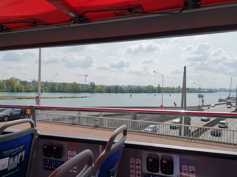 un bus touristique pour visiter Lyon