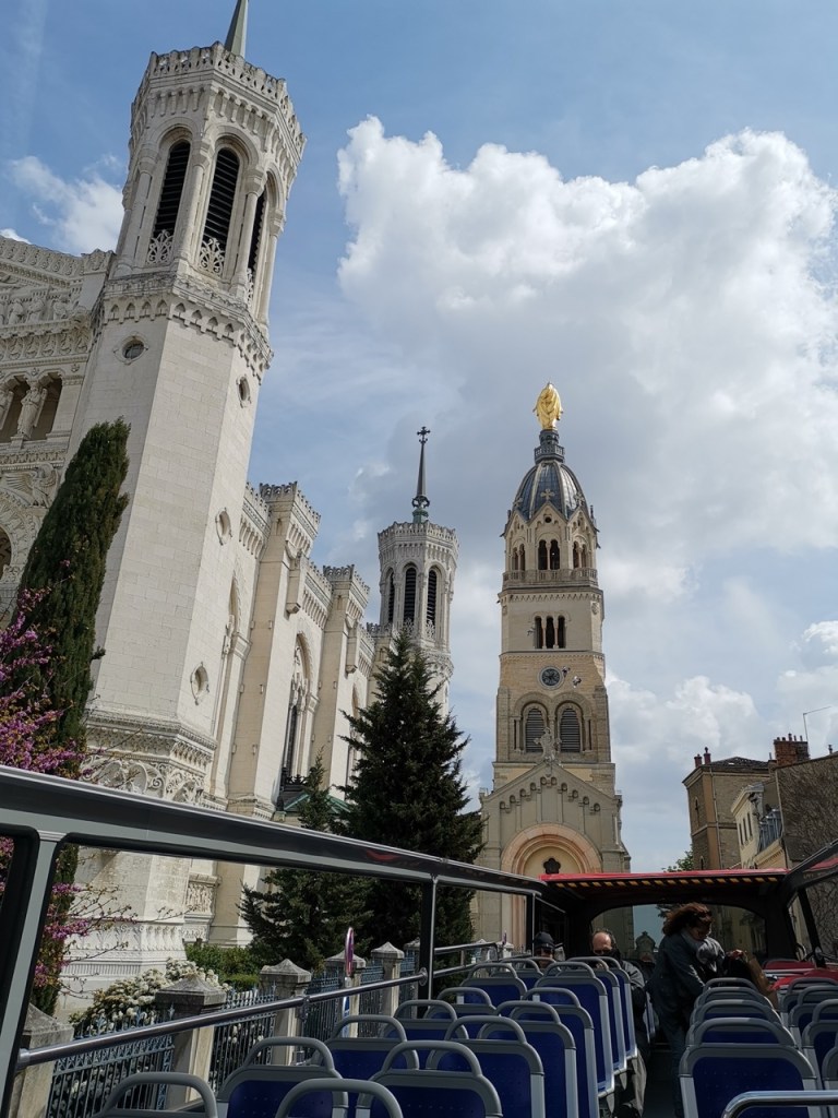 un bus touristique pour visiter Lyon