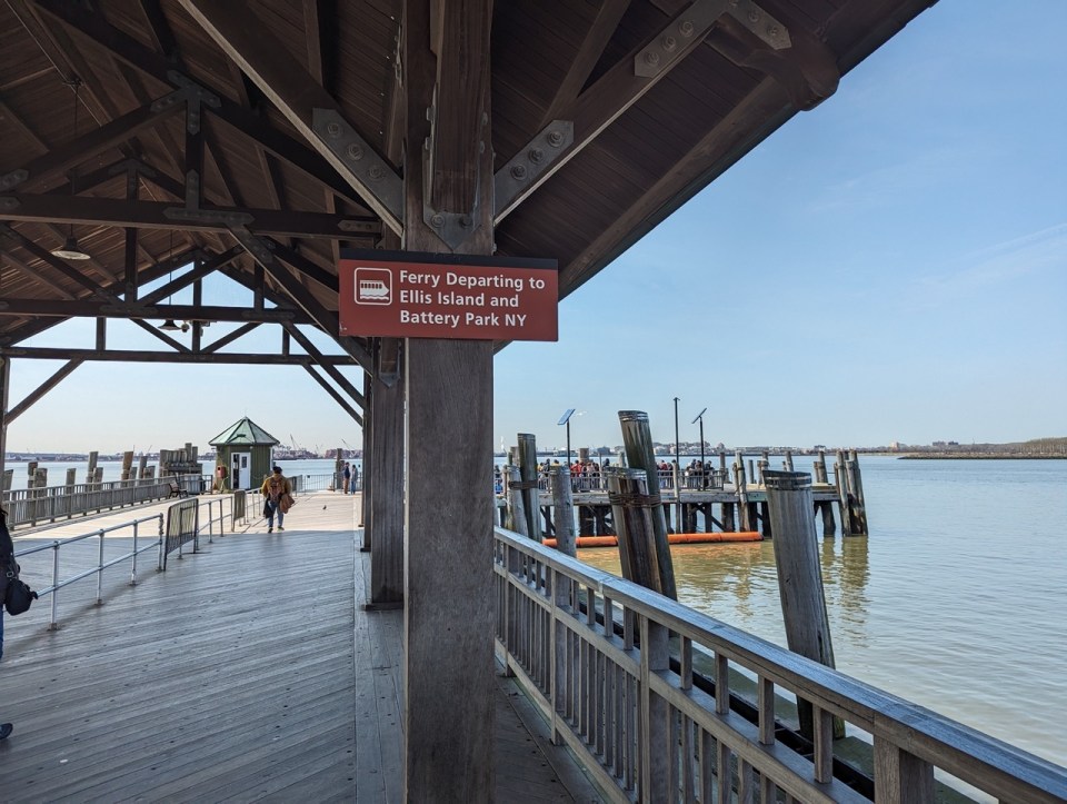 ferry liberty island 