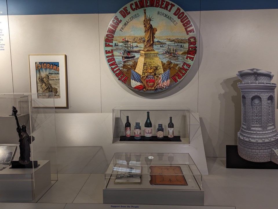 exposition piédestal de la Statue de la Liberté à New York