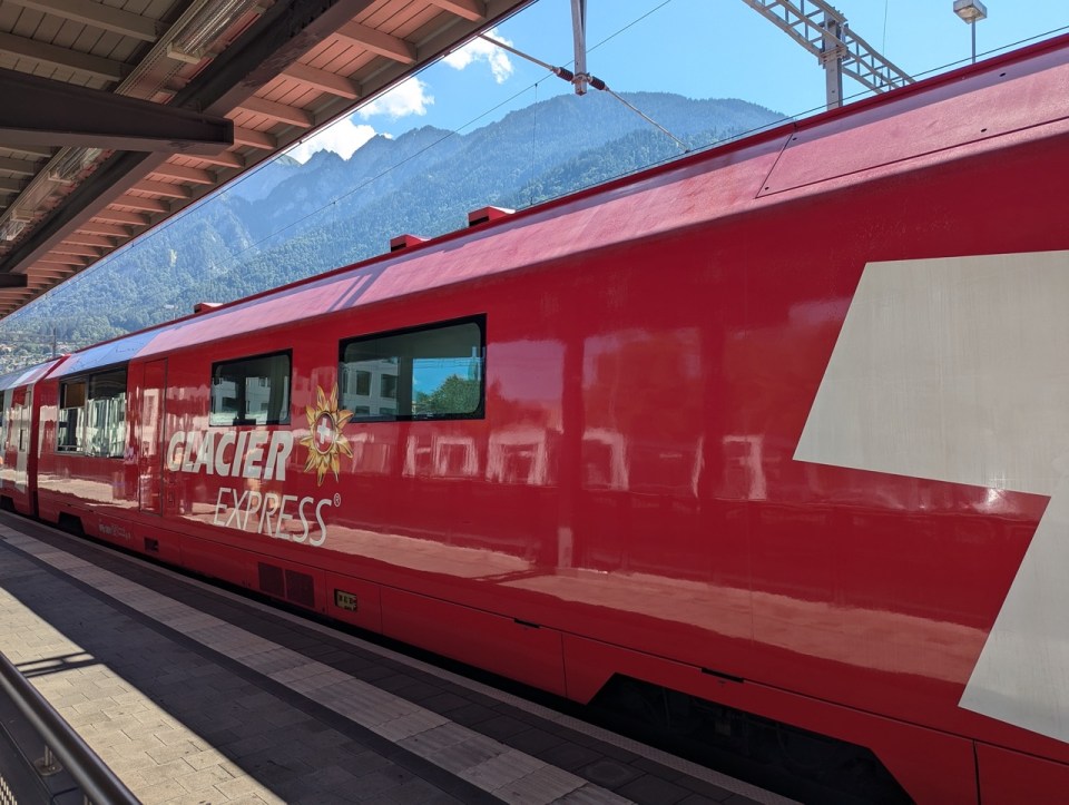 train glacier express en Suisse