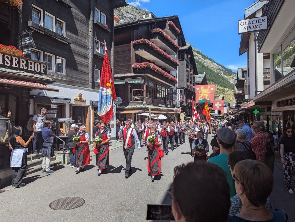défilé traditionnel canton du Valais