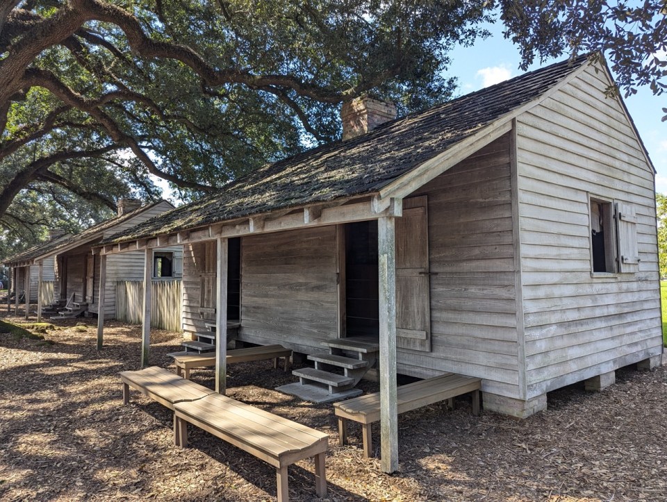 les cabanes des esclaves à Oak Alley Plantation en Louisiane