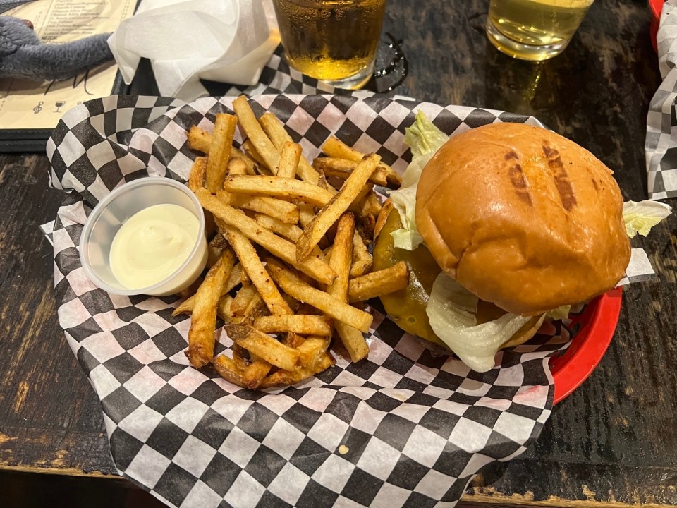 hamburger sur Frenchmen Street 