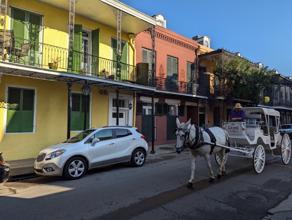 Façades colorées des maisons à la Nouvelle Orléans