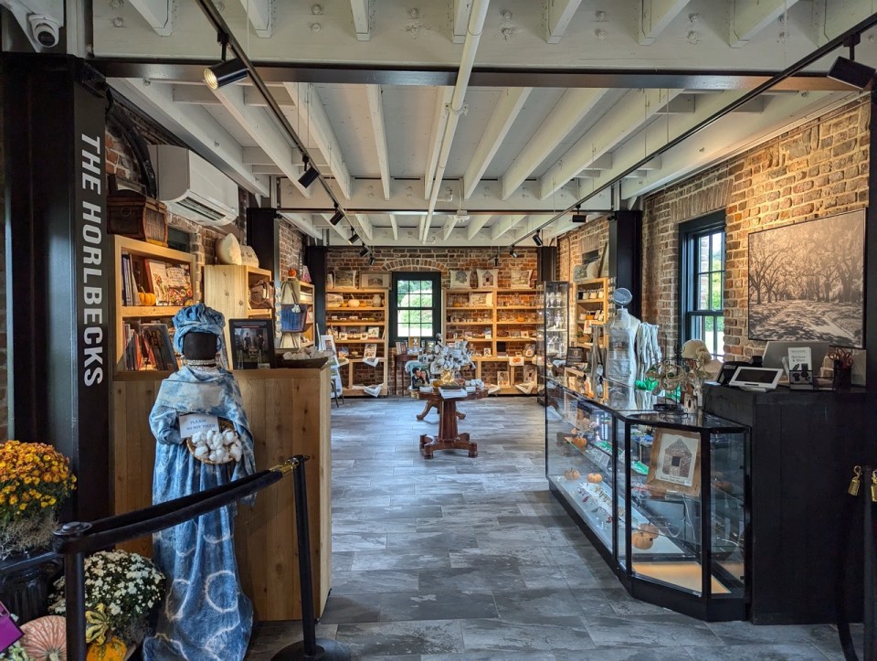 Boones Hall Plantation and Gardens