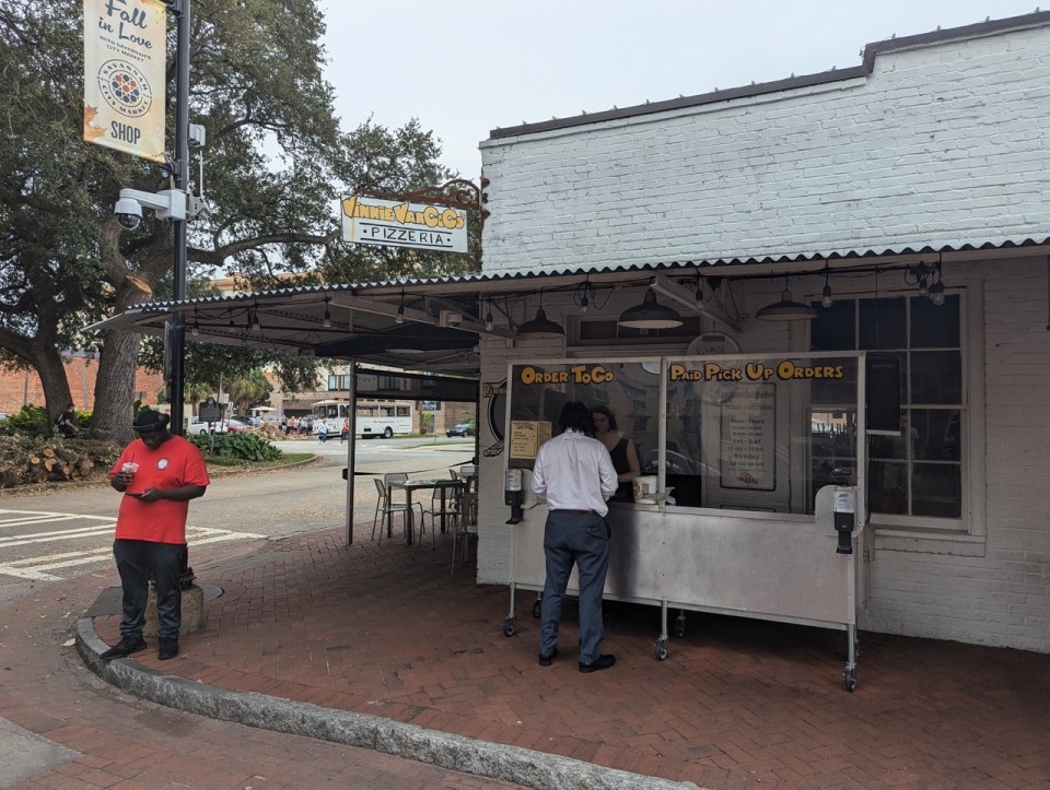 pizza Vinnie Van GoGo's à Savannah 