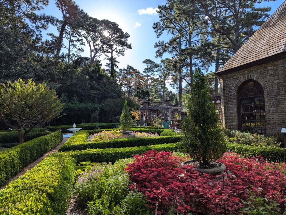 Elisabethan Gardens au Fort Raleigh National Historic Site à Manteo sur l'île de Roanoke dans les Outer Banks