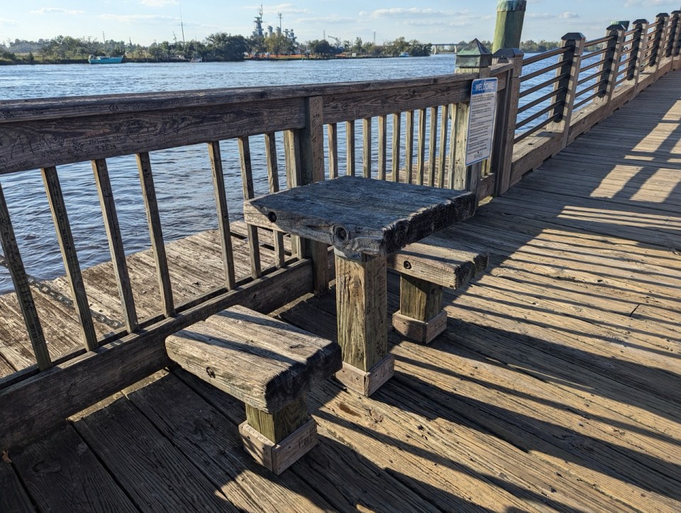 Banc de Nathan et Haley dans les Frères Scott à Wilmington en Caroline du Nord