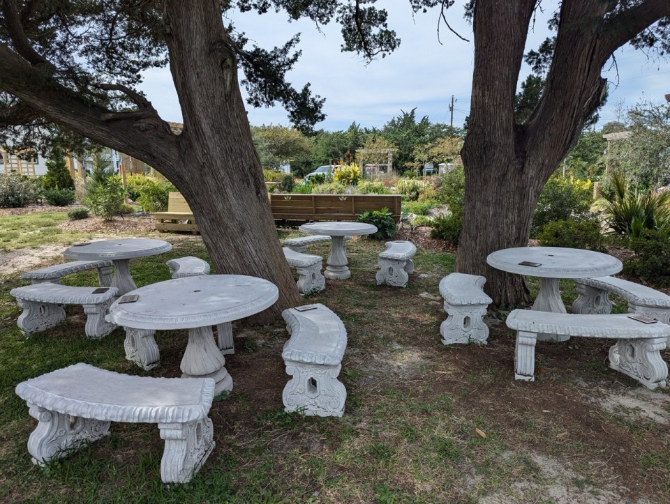 se promener dans les jardins d' Ocracoke dans les Outer Banks
