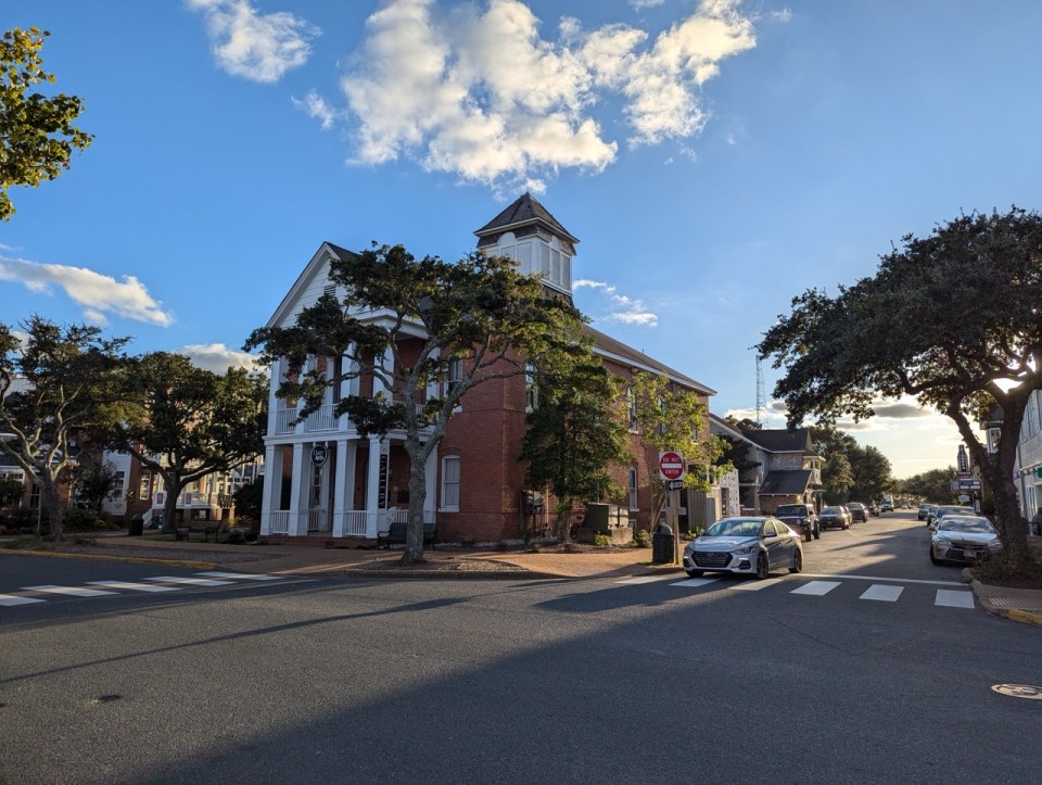 Manteo sur l'île de Roanoke dans les Outer Banks