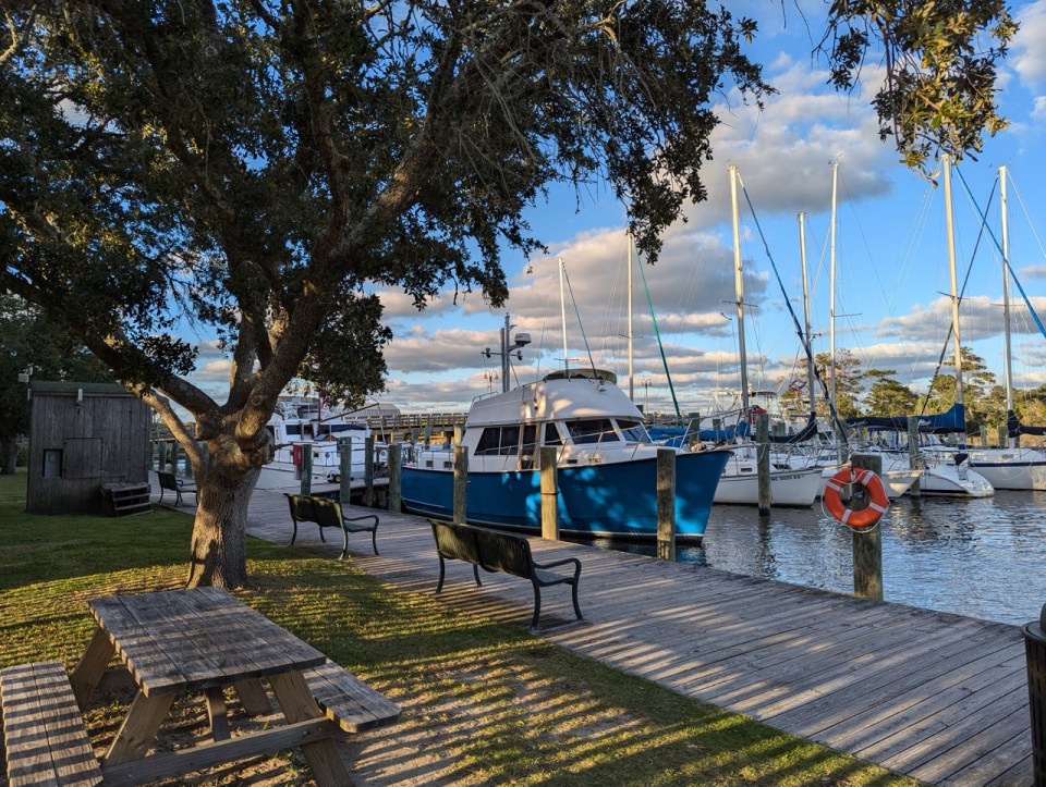 Manteo sur l'île de Roanoke dans les Outer Banks