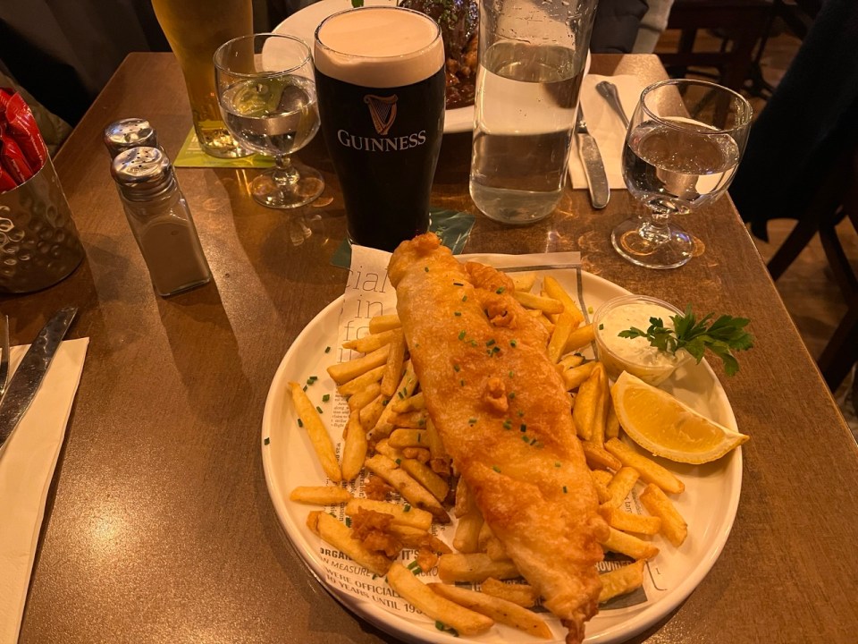 manger un fisch and chip lors d'une visite de 3 jours à Dublin