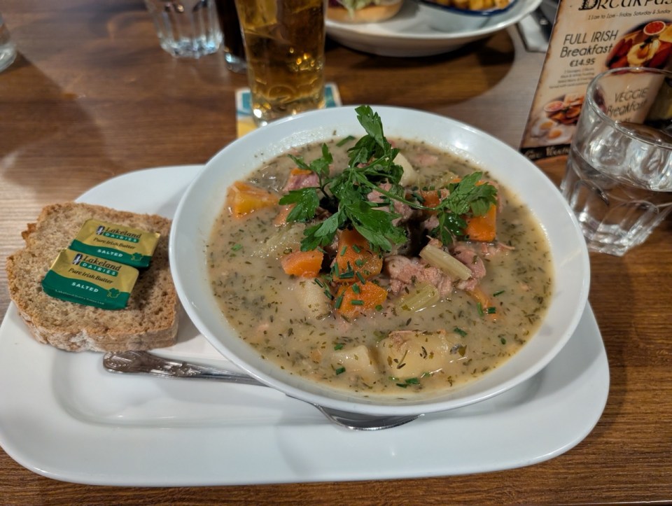 manger un irish stew lors d'une visite de 3 jours à Dublin