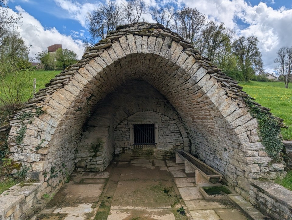 Ancien lavoir à Plasne 
