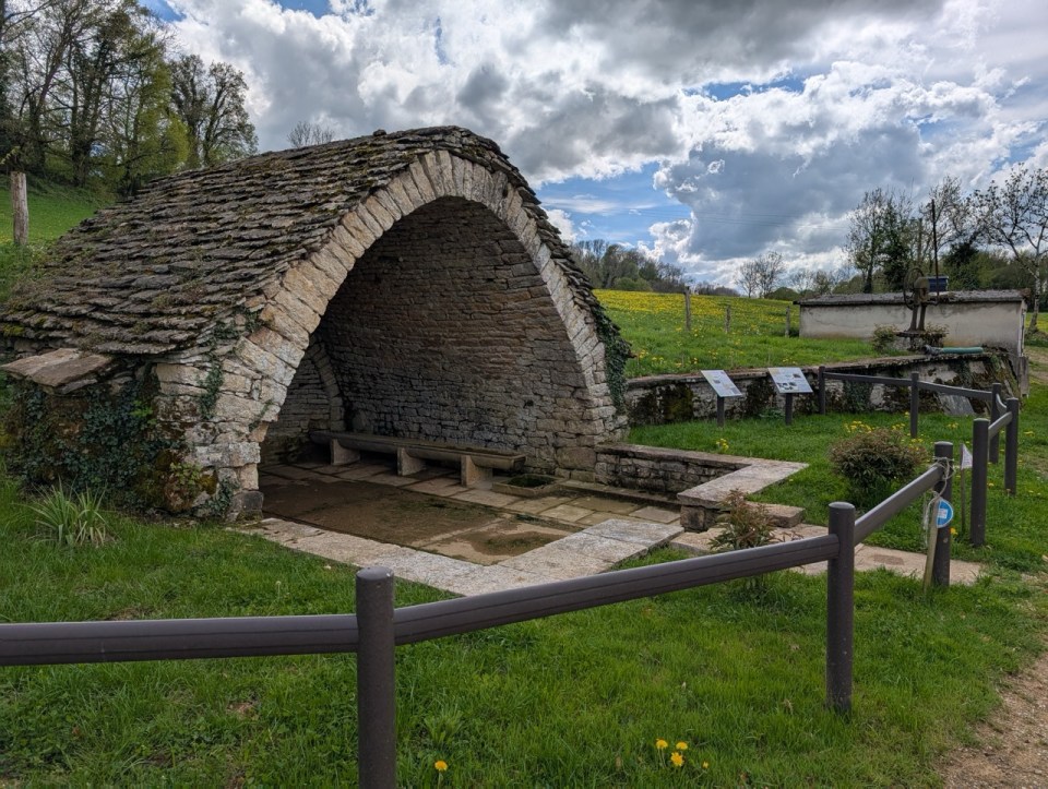 Ancien lavoir à Plasne 