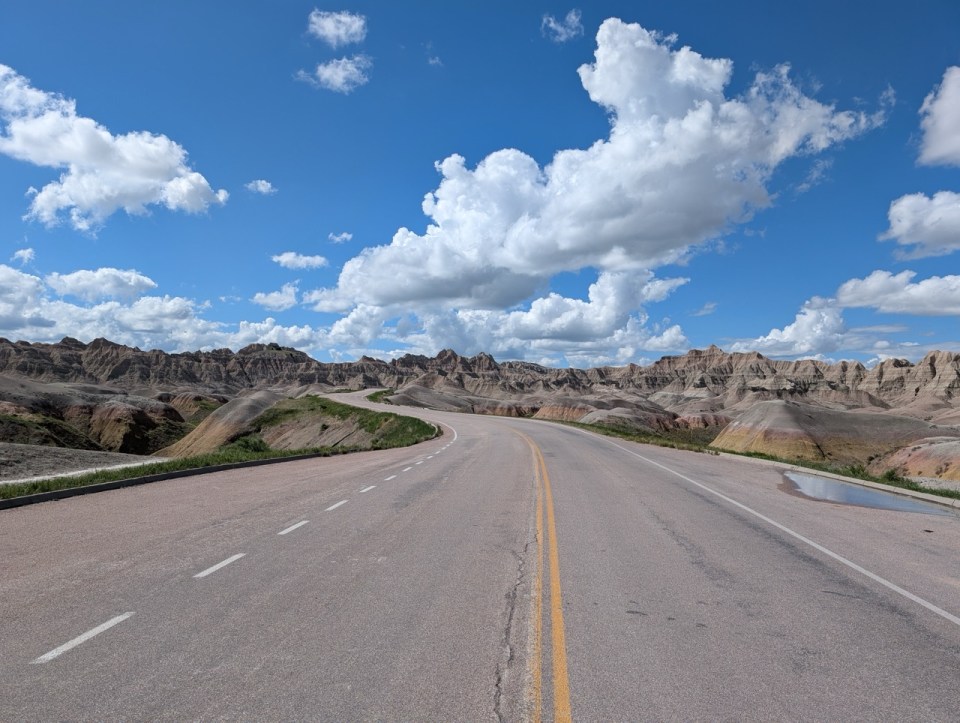 route dans le Badlands National Park