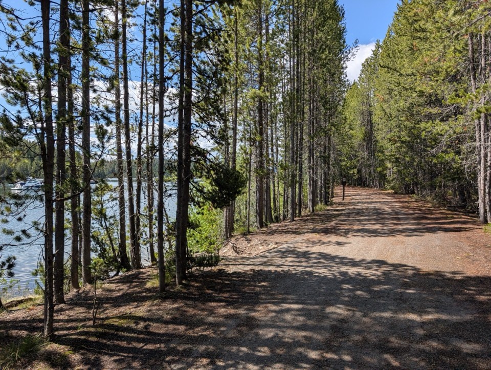 Lakeshore Trail à Colter Bay dans le Grand Teton national park 