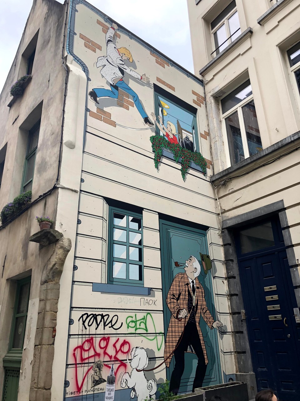 Walls of the comic strip walk