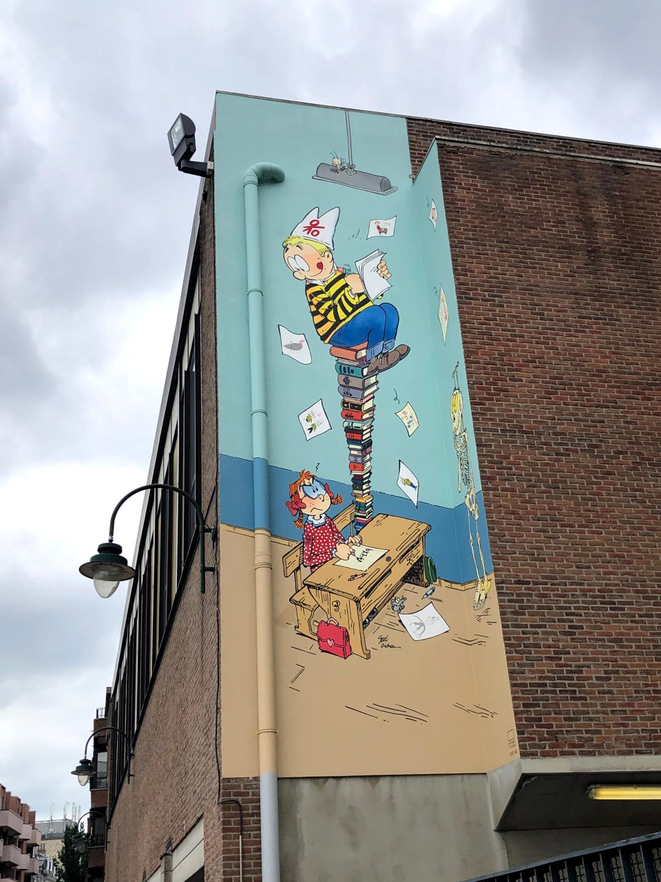 Walls of the comic strip walk