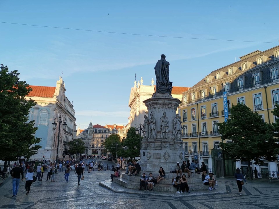 visiter Lisbonne en 2 jours avec la Praça Luis De Camoes