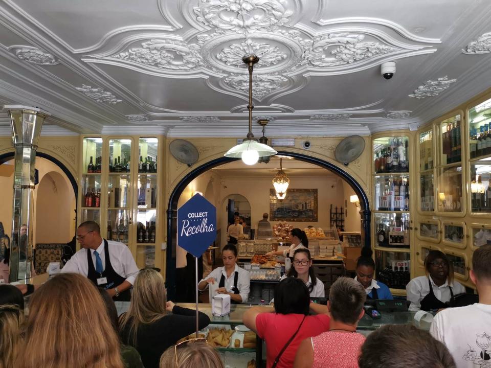 week-end à Lisbonne, manger des Pasteis de nata. 